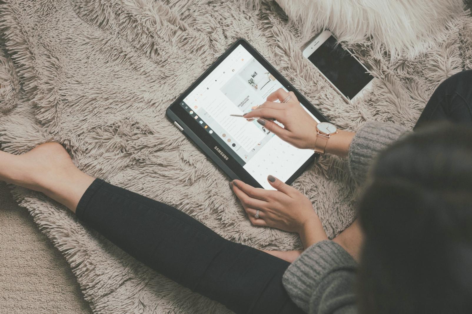 Moderne Finanzberatung mit digitalen Tools und persönlicher Betreuung